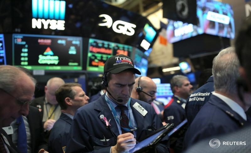 عاجل: داو جونز يتفوق على مؤشرات وول ستريت