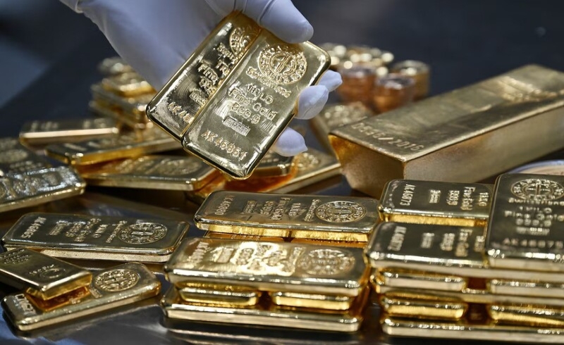 الذهب يصل إلى مستوى قياسي عند 4,900 دولار للأونصة وسط توترات جيوسياسية