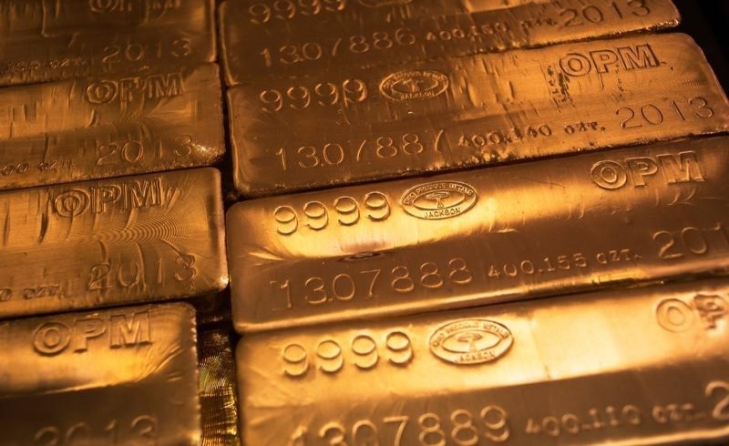 انخفاض أسعار الذهب والفضة مع التركيز على البيانات الاقتصادية وإشارات الفيدرالي