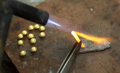 العقود الآجلة للذهب انخفضت خلال الدورة الآسيوية