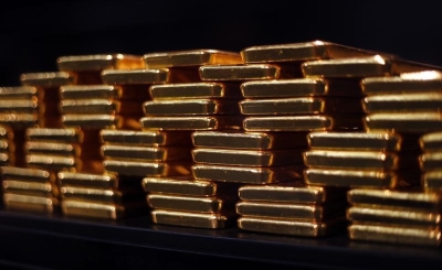 الذهب يصعد متجاوزًا مستوى هامًا.. وجاذبية المعدن تزداد كملاذ آمن