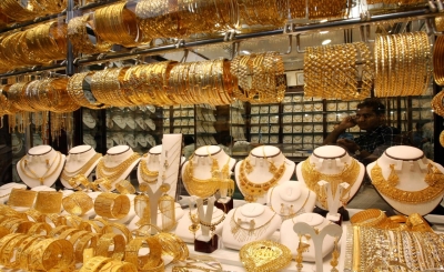 الملاذات الآمنة تعزز مكاسب الذهب 5 % خلال أسبوع